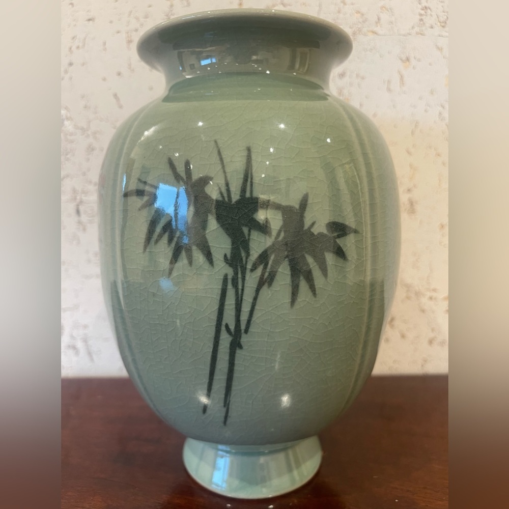 Vase - Picture 3 of 8